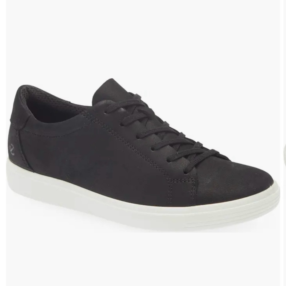 New Ecco Classic Low Top Sneaker size 8